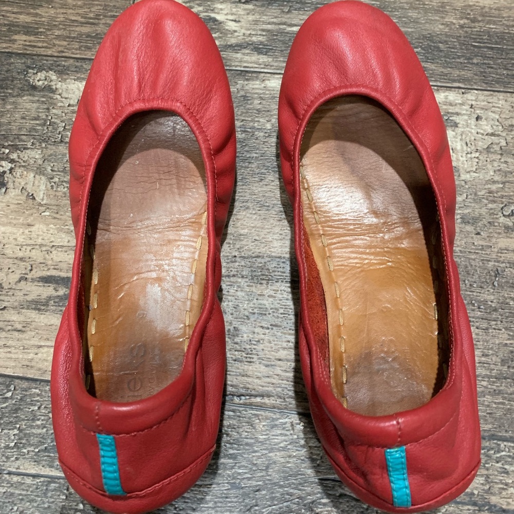 Size 9 cardinal red Tieks